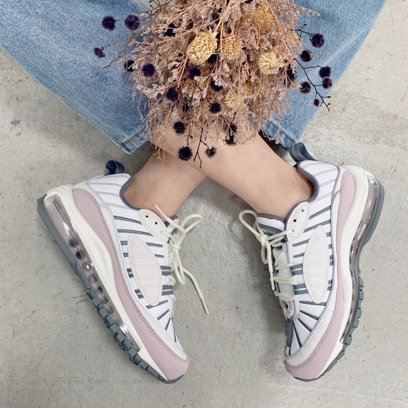 Nike Shoes - Nike Air Max 98
